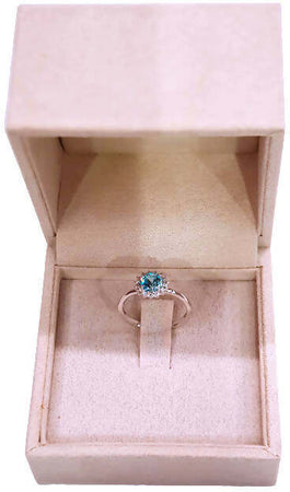 Anello in oro bianco 18 Kt con Topazio azzurro centrale coronato da tormaline bianche