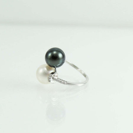 Anello oro bianco perla Tahiti grigia e Edison bianca Coscia