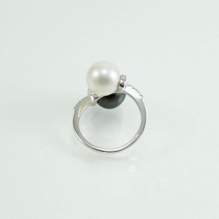 Anello oro bianco perla Tahiti grigia e Edison bianca Coscia