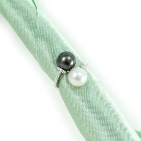 Anello oro bianco perla Tahiti grigia e Edison bianca Coscia