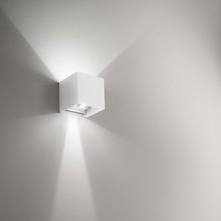 Applique-alluminio-Gea-Led-HENK-Q-GES860-LED-IP54-fascio-regolabile-lampada-parete-biemissione-moderna-cubo-esterno