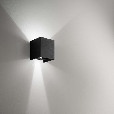 Applique-alluminio-Gea-Led-HENK-Q-GES863C-LED-IP54-3000°K-fascio-regolabile-lampada-parete-biemissione-moderna-cubo-esterno