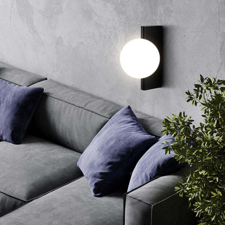 Applique-Contemporanea-Avant-Garde-In-Metallo-Nera-1-Luce-Con-Diffusore-Bianco