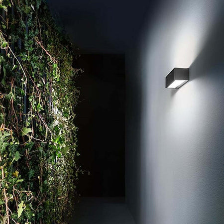 Applique-esterno-Gea-Led-RUHM-LED-IP65-GES970-lampada-parete-biemissione-moderna