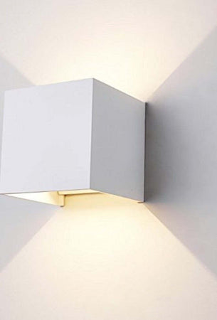 Applique Led Cubo Bianco Lampada Da Parete 5w 750lmn Luce Regolabile Updown Ip65 Illuminazione/Illuminazione per interni/Illuminazioni per pareti/Applique Trade Shop italia - Napoli, Commerciovirtuoso.it