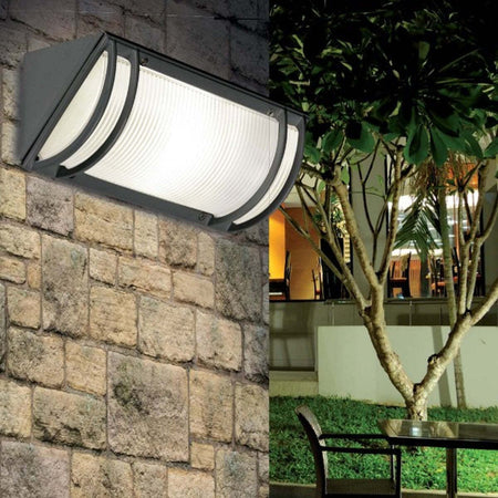 Applique-moderno-PAN-International-ANGOLO-EST140-E27-LED-IP44-lampada-parete-soffitto-alluminio-esterno