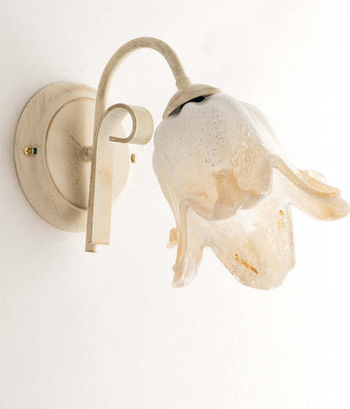 Applique-Rustico-1-Luce-Ferro-Avorio-e-Oro-Vetro-Ambra-Serie-Forgiato