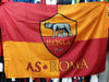 As Roma Bandiera Della Roma 100 X 150cm Prodotto Ufficiale Con Ologramma Del Club Sport e tempo libero/Fan Shop/Calcio/Bandiere e gagliardetti Il Distintivo - Pesaro, Commerciovirtuoso.it