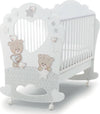 Azzurra Design Love Me Con Oblò Lettino Neonati + Fasciatoio Bagnetto Vaschetta Anatomica + Completo Lettino Piumone + Lenzuolo+ Materasso In Omaggio Casa e cucina/Arredamento/Cameretta bambini/Lettini per neonati e bambini/Lettini con sbarre Mondo Bimbo - Bagnara Calabra, Commerciovirtuoso.it