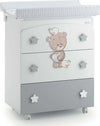 Azzurra Design Love Me Con Oblò Lettino Neonati + Fasciatoio Bagnetto Vaschetta Anatomica + Completo Lettino Piumone + Lenzuolo+ Materasso In Omaggio Casa e cucina/Arredamento/Cameretta bambini/Lettini per neonati e bambini/Lettini con sbarre Mondo Bimbo - Bagnara Calabra, Commerciovirtuoso.it