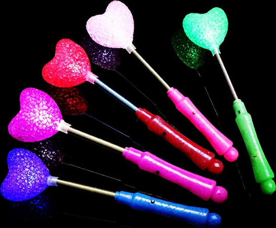 Bacchetta Luminosa Cuore San Valentino Regalo Decorazione Led Gadget Festa 2 Pz Giochi e giocattoli/Giochi d'imitazione e accessori di travestimento/Accessori per travestimento/Bacchette magiche Trade Shop italia - Napoli, Commerciovirtuoso.it