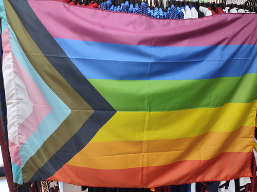 Bandiera Arcobaleno 100 X 150 Cm Bandiera Arcobaleno Gay Orgoglio Lgbt Pride Flag Rainbow Colorata Bandiera Resistente Alle Intemperie Sport e tempo libero/Fan Shop/Patio prato e giardino/Bandiere per esterno Il Distintivo - Pesaro, Commerciovirtuoso.it