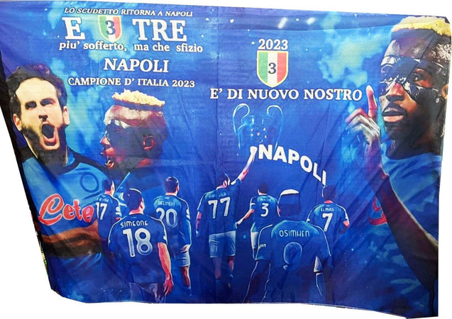 Bandiera Forza Napoli 3 Scudetto Osimhen Kvaratskhelia Campione Italia 90x140 Cm Sport e tempo libero/Fan Shop/Calcio/Bandiere e gagliardetti Trade Shop italia - Napoli, Commerciovirtuoso.it