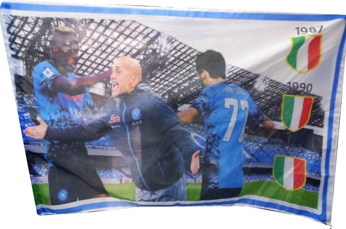 Bandiera Forza Napoli Festa 3 Scudetto Spalletti Osimhen Campioni 90x140 Cm Sport e tempo libero/Fan Shop/Calcio/Bandiere e gagliardetti Trade Shop italia - Napoli, Commerciovirtuoso.it