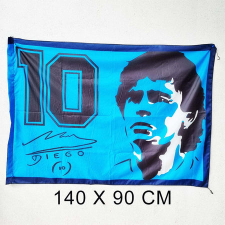 Bandiera Napoli Campione D'italia Maradona N 10 Scudetto Calcio Squadra 90x140cm Sport e tempo libero/Fan Shop/Calcio/Bandiere e gagliardetti Trade Shop italia - Napoli, Commerciovirtuoso.it