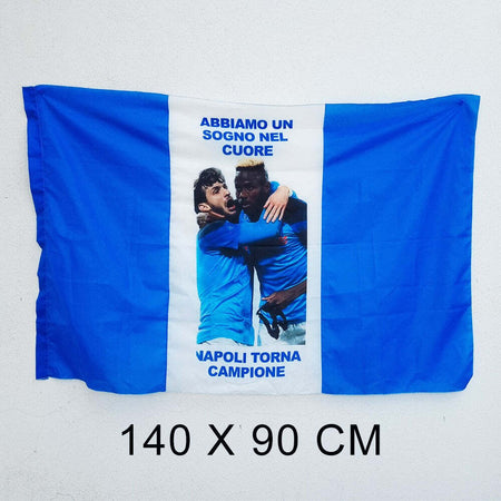 Bandiera Napoli Campione D'italia Sogno Nel Cuore Scudetto Calcio Squadra 90x140 Sport e tempo libero/Fan Shop/Calcio/Bandiere e gagliardetti Trade Shop italia - Napoli, Commerciovirtuoso.it