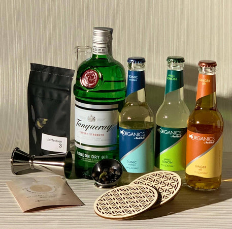 Bar Box Gin Kit - 1Gin Tanqueray 0,70L +1Selection Spices By Organics +1Perfection 3 Organics by RedBull 250ml +1Bitter Lemon +1Ginger Ale +1Tonic Water + 1 Simply Cola Bar Kit Gin Opera 33 - Milano, Commerciovirtuoso.it