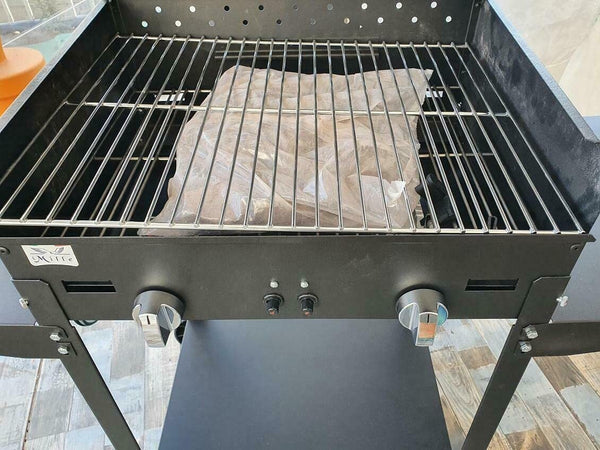 Barbecue Bbq a Gas E Pietra Lavica Il Lamiera Smaltata 2 Fuochi Giardino e giardinaggio/Barbecue e picnic/Barbecue e affumicatori/Barbecue da giardino e terrazza/Barbecue a gas La Zappa - Altamura, Commerciovirtuoso.it