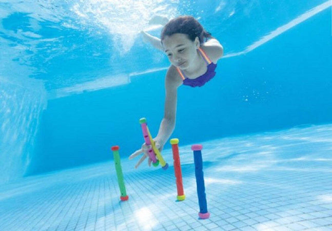 Bastoncini Dive Da Immersione Per Piscina Summer Fun 5 Colori Assortiti 55504 Giochi e giocattoli/Sport e giochi all'aperto/Giochi aquatici e piscine per bambini/Canotti e gonfiabili galleggianti Trade Shop italia - Napoli, Commerciovirtuoso.it