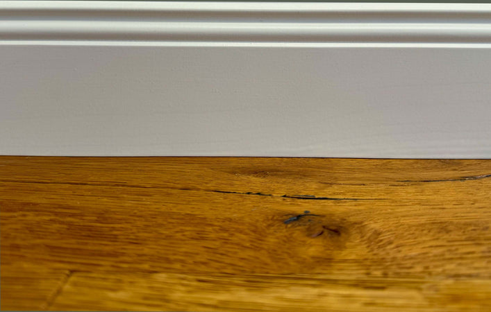 Battiscopa-PREMIUM-in-legno-MASSELLO-mod.DUCALE-91x15-laccato-bianco-liscio-(prezzo-al-metro)