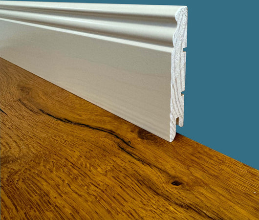 Battiscopa-PREMIUM-in-legno-MASSELLO-mod.DUCALE-91x15-laccato-bianco-liscio-(prezzo-al-metro)