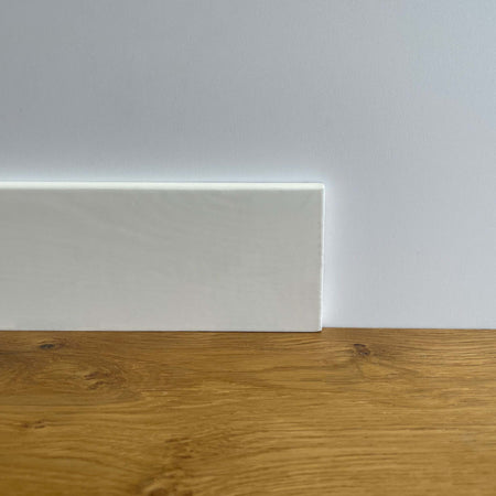 Battiscopa PREMIUM in legno MASSELLO squadrato 70x10 laccato bianco liscio (prezzo al metro) Fai da te/Prodotti per la costruzione/Materiali da costruzione/Pavimenti/Materiali per pavimenti/Battiscopa Eternal Parquet - Ariano Irpino, Commerciovirtuoso.it