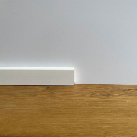 Battiscopa PREMIUM in legno MASSELLO basso squadrato 33x14 laccato bianco (prezzo al metro) Eternal Parquet