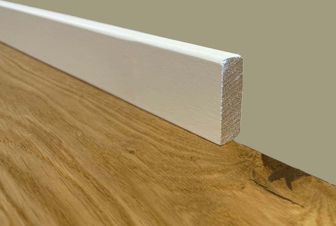 BATTISCOPA Squadrato BASSO laccato bianco in legno MASSELLO 40X13 (prezzo al ML) Fai da te/Prodotti per la costruzione/Materiali da costruzione/Pavimenti/Materiali per pavimenti/Battiscopa Eternal Parquet - Ariano Irpino, Commerciovirtuoso.it