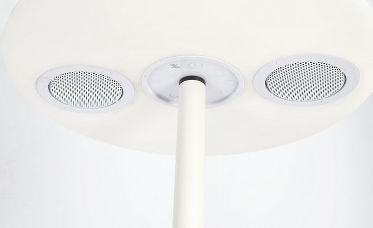 Piantana solar a led bianca in acciaio verniciato a polvere epossidica per uso interno ed esterno