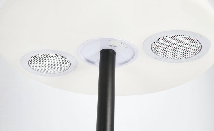 Piantana solar a led bianca in acciaio verniciato a polvere epossidica per uso interno ed esterno