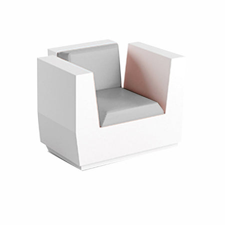 Poltrona "Big-Cut" struttura in polietilene con cuscino per esterno