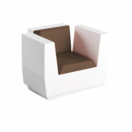 Poltrona "Big-Cut" struttura in polietilene con cuscino per esterno