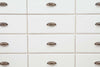 Biscottini-Cassettiera-Country-in-legno-massello-di-tiglio-finitura-bianca-anticata-L170xPR40xH100-cm.-Made-in-Italy