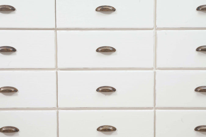 Biscottini-Cassettiera-Country-in-legno-massello-di-tiglio-finitura-bianca-anticata-L170xPR40xH100-cm.-Made-in-Italy