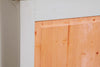 Biscottini-Credenza-Country-in-legno-massello-di-tiglio-struttura-bianca-anticata-piano-finitura-naturale-L160xPR42xH90-cm.-Made-in-Italy