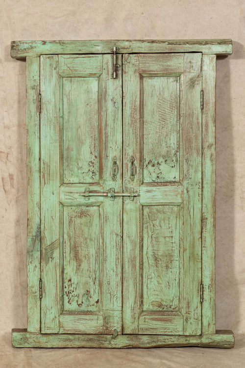 Biscottini-Finestra-finestrina-grata-porta-in-legno-massello-e-in-ferro-antica-e-vecchia-con-telaio-da-interno-o-da-esterno
