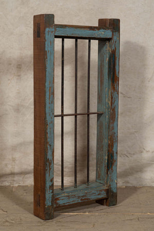 Biscottini-Finestra-finestrina-grata-porta-in-legno-massello-e-in-ferro-antica-e-vecchia-con-telaio-da-interno-o-da-esterno