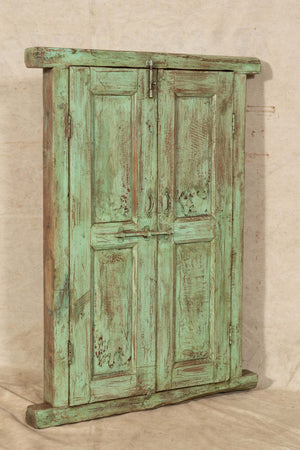 Biscottini-Finestra-finestrina-grata-porta-in-legno-massello-e-in-ferro-antica-e-vecchia-con-telaio-da-interno-o-da-esterno