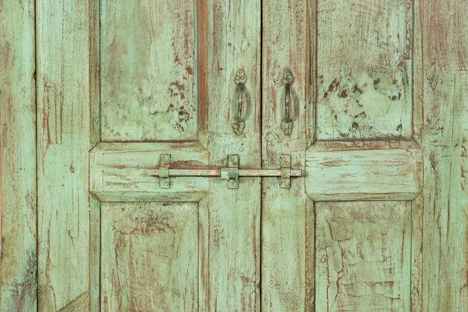 Biscottini-Finestra-finestrina-grata-porta-in-legno-massello-e-in-ferro-antica-e-vecchia-con-telaio-da-interno-o-da-esterno