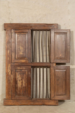 Biscottini-Finestra-finestrina-grata-porta-in-legno-massello-e-in-ferro-antica-e-vecchia-con-telaio-da-interno-o-da-esterno