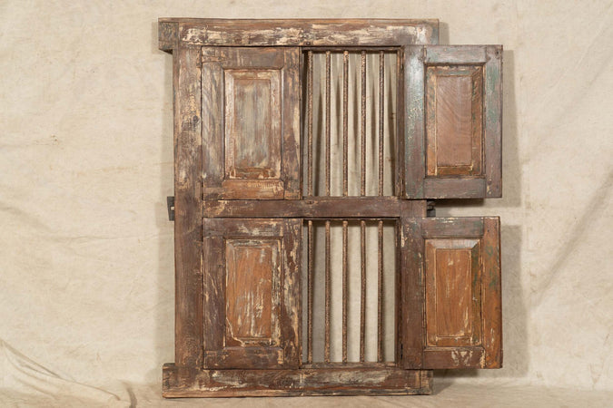 Biscottini-Finestra-finestrina-grata-porta-in-legno-massello-e-in-ferro-antica-e-vecchia-con-telaio-da-interno-o-da-esterno