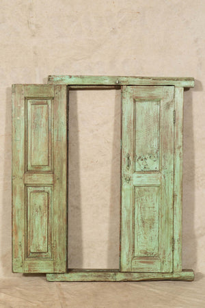 Biscottini-Finestra-finestrina-grata-porta-in-legno-massello-e-in-ferro-antica-e-vecchia-con-telaio-da-interno-o-da-esterno