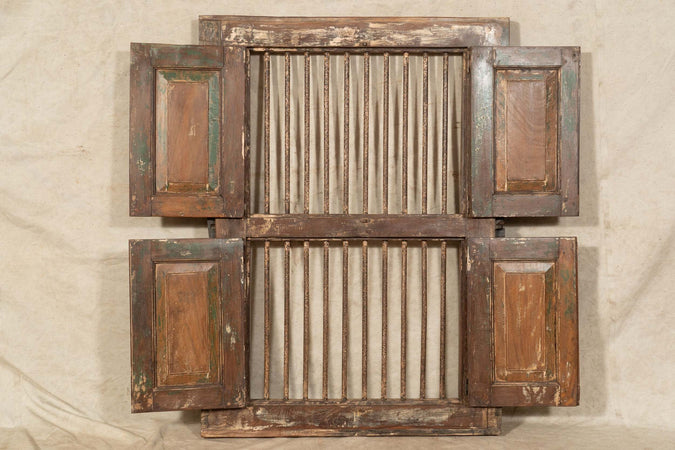 Biscottini-Finestra-finestrina-grata-porta-in-legno-massello-e-in-ferro-antica-e-vecchia-con-telaio-da-interno-o-da-esterno