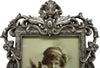 Biscottini-Portafoto-da-appoggio-a-cuore-in-resina-finitura-argento-anticata-L21xPR2xH29-cm