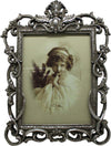Biscottini-Portafoto-da-appoggio-a-cuore-in-resina-finitura-argento-anticata-L23,5xPR2xH32-cm