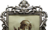 Biscottini-Portafoto-da-appoggio-a-cuore-in-resina-finitura-argento-anticata-L23,5xPR2xH32-cm