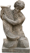 Biscottini-Vecchia-statua-in-pietra-raffigurante-un-uomo-con-un-pesce