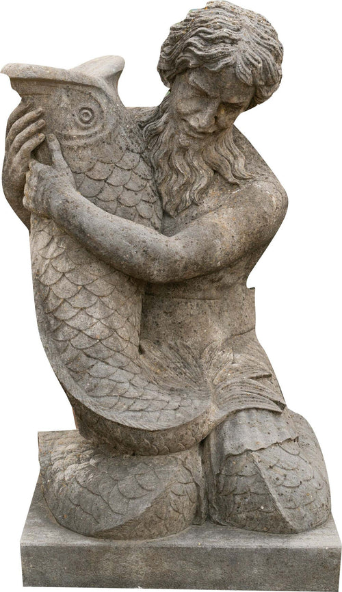 Biscottini-Vecchia-statua-in-pietra-raffigurante-un-uomo-con-un-pesce