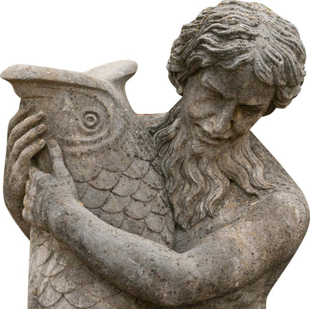 Biscottini-Vecchia-statua-in-pietra-raffigurante-un-uomo-con-un-pesce