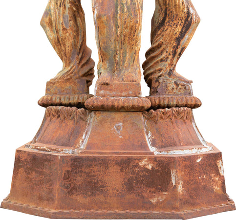 Biscottini-Vecchia-statua-raffigurante-tre-donne-in-fusione-di-ghisa